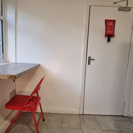 Easy Rooms, London Luton Airport -24 Hour Check-In Buitenkant foto
